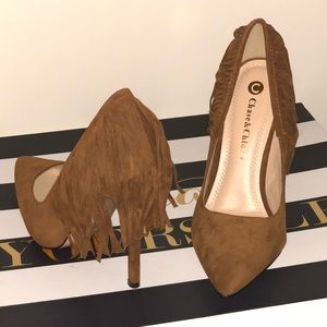 Chase & Chloe Tan Fringe Pumps